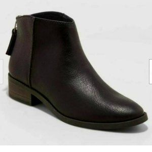Universal thread ankle booties